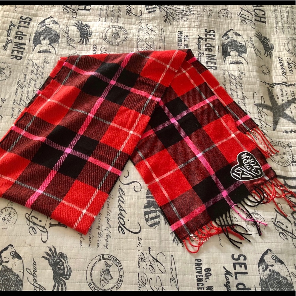 Love Victoria Scarf
